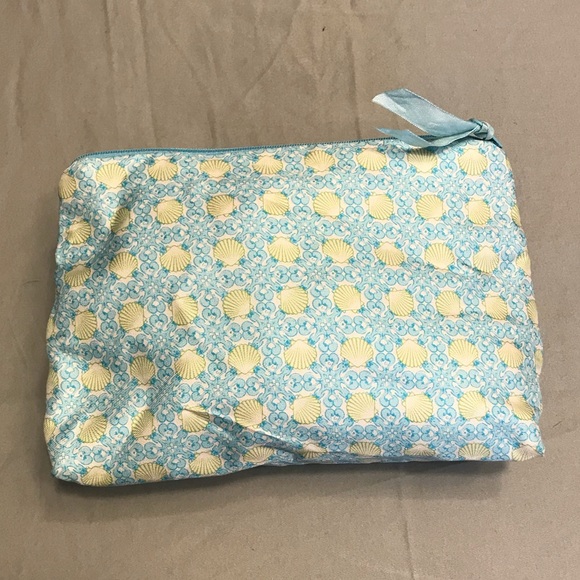 Vineyard Vines Make-up Bag - Picture 2 of 4